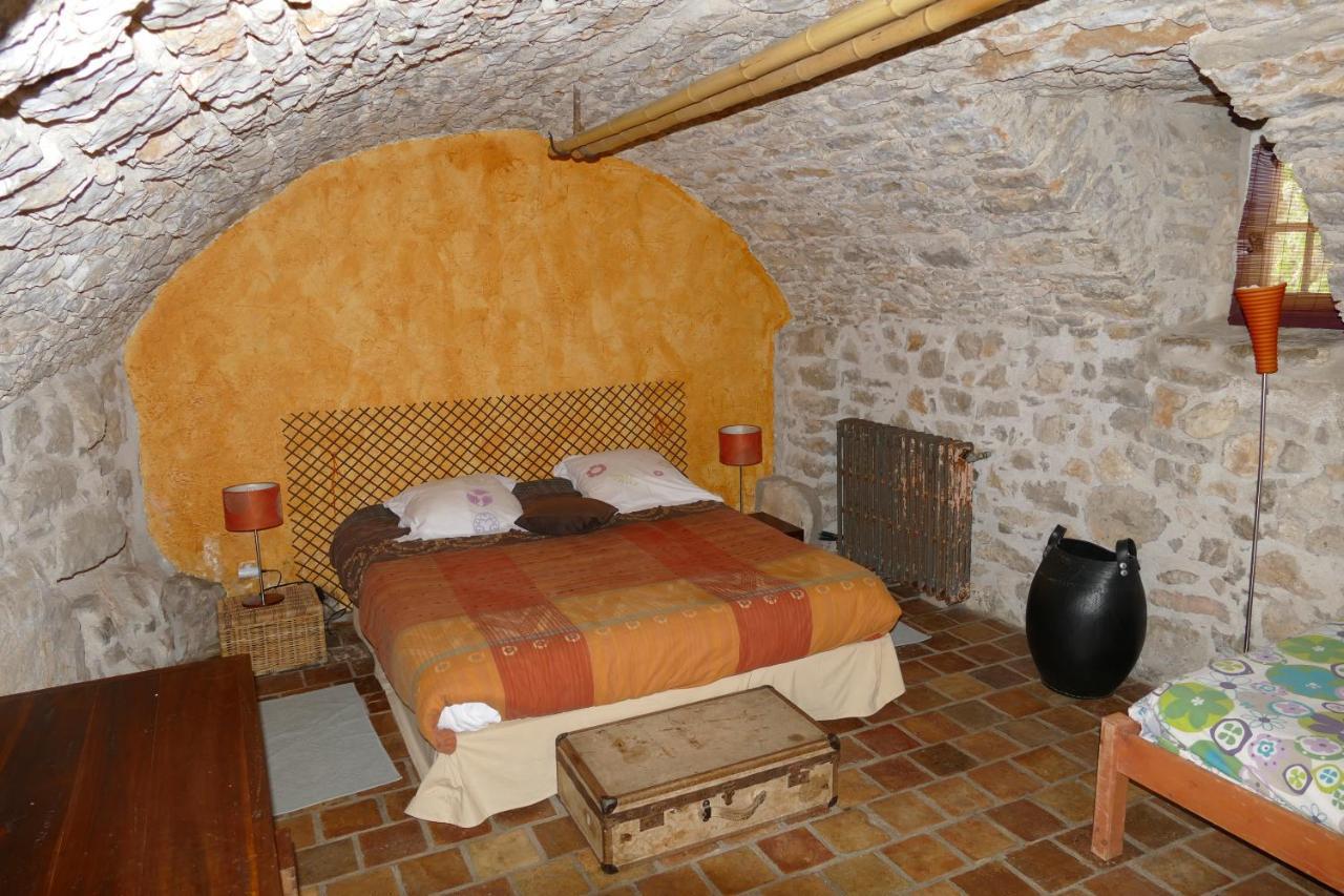 Mas De Coulet Bed and Breakfast Brissac Exteriör bild