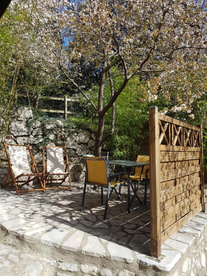 Mas De Coulet Bed and Breakfast Brissac Exteriör bild