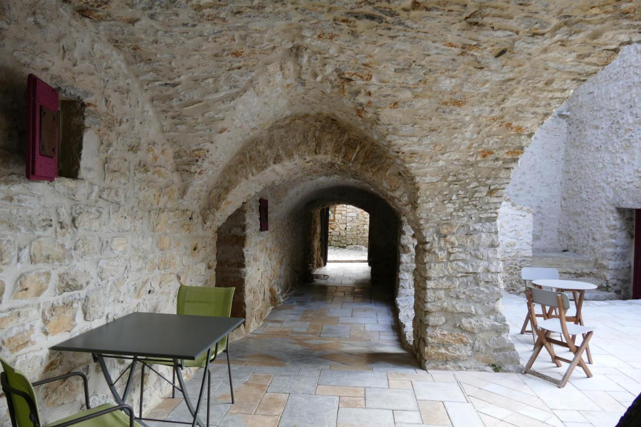 Mas De Coulet Bed and Breakfast Brissac Exteriör bild
